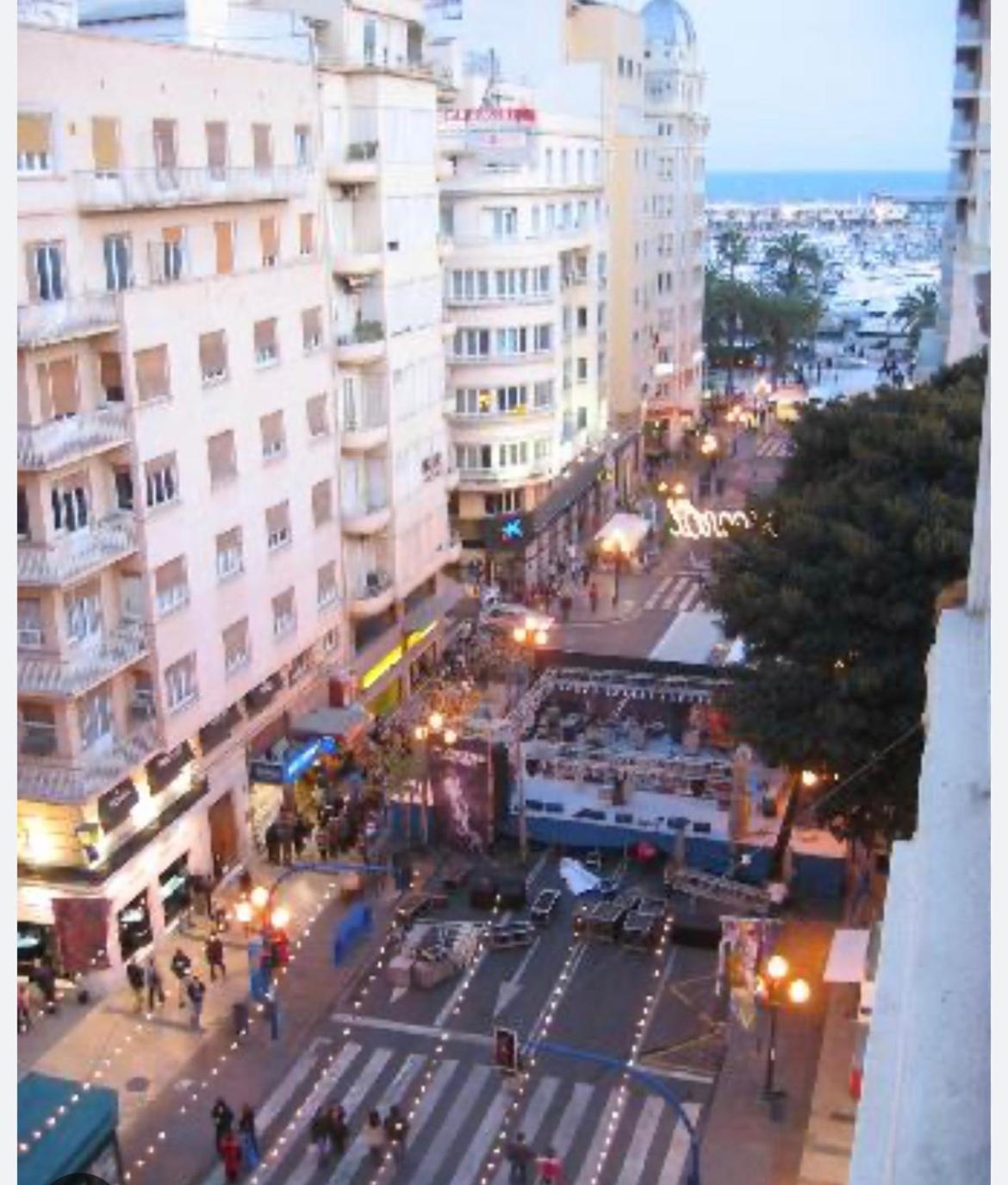 Centrally-Located, Spacious Flat At Historic Centre & Short Walk To Beach Alicante Exterior foto