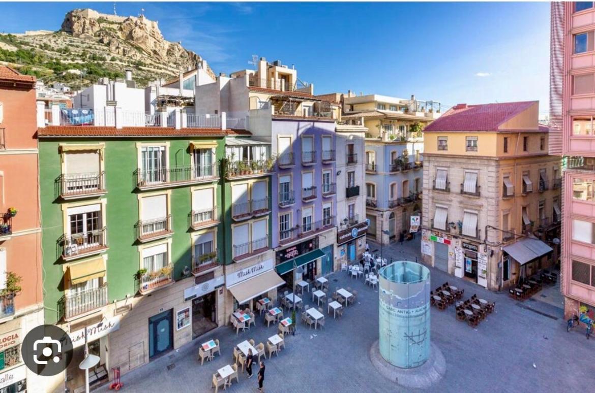Centrally-Located, Spacious Flat At Historic Centre & Short Walk To Beach Alicante Exterior foto