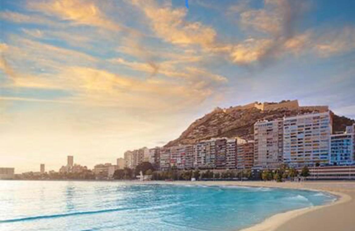 Centrally-Located, Spacious Flat At Historic Centre & Short Walk To Beach Alicante Exterior foto